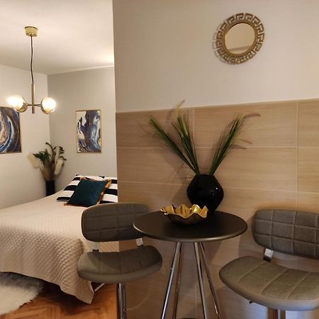 Apartments Nora Makarska Bagian luar foto